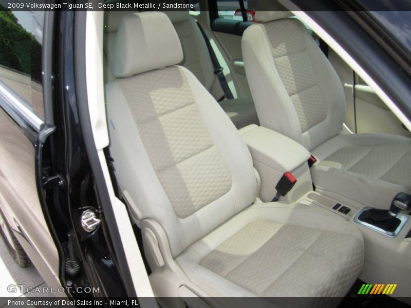 Deep Black Metallic / Sandstone 2009 Volkswagen Tiguan SE