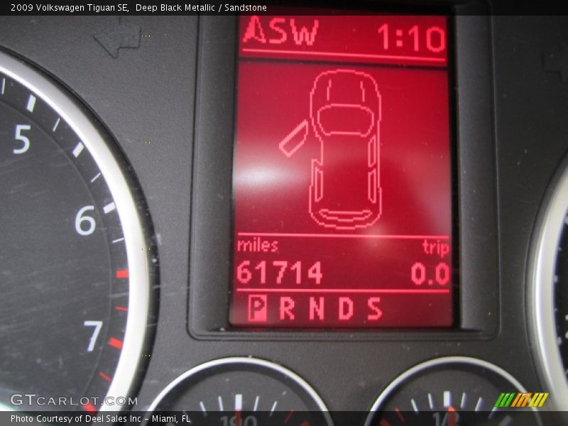 Deep Black Metallic / Sandstone 2009 Volkswagen Tiguan SE