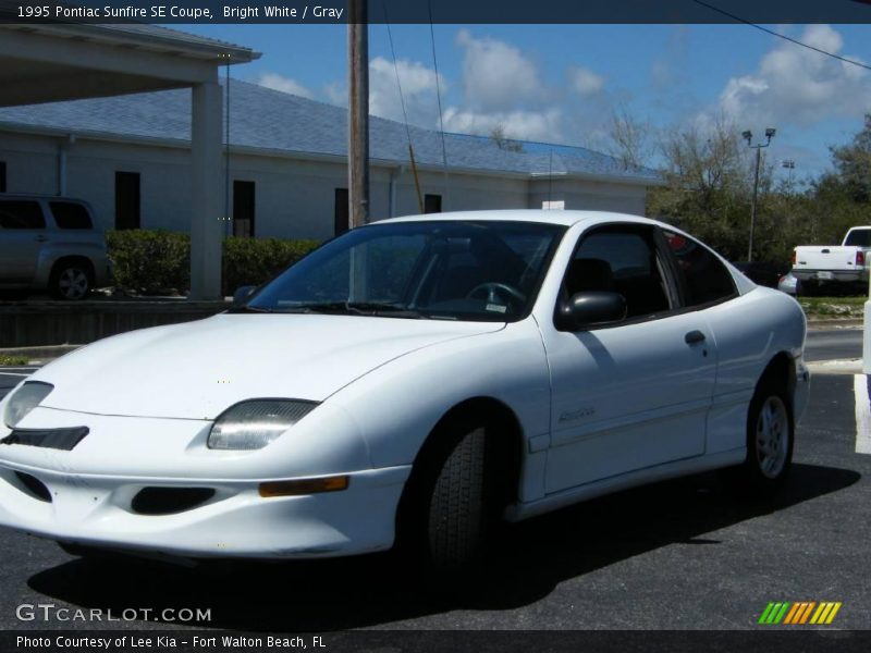 Bright White / Gray 1995 Pontiac Sunfire SE Coupe
