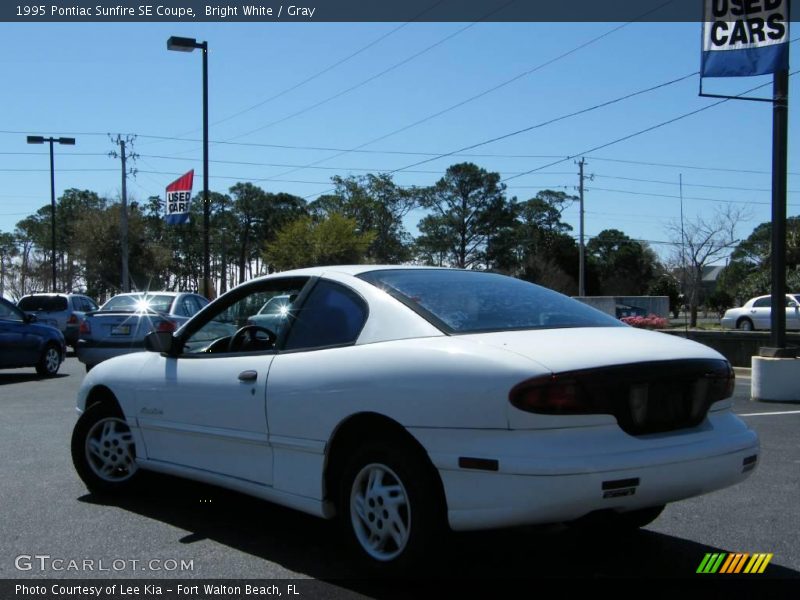 Bright White / Gray 1995 Pontiac Sunfire SE Coupe