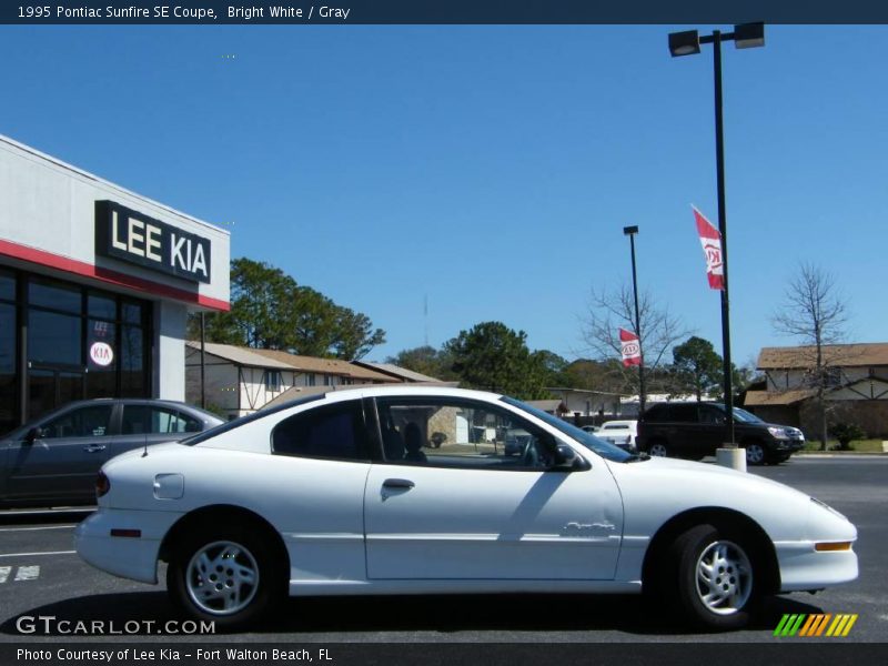 Bright White / Gray 1995 Pontiac Sunfire SE Coupe