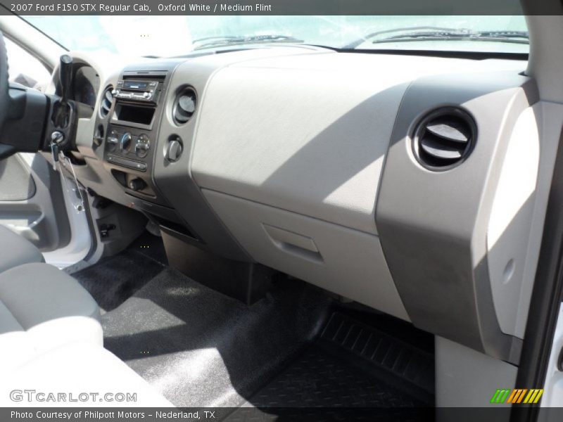 Oxford White / Medium Flint 2007 Ford F150 STX Regular Cab