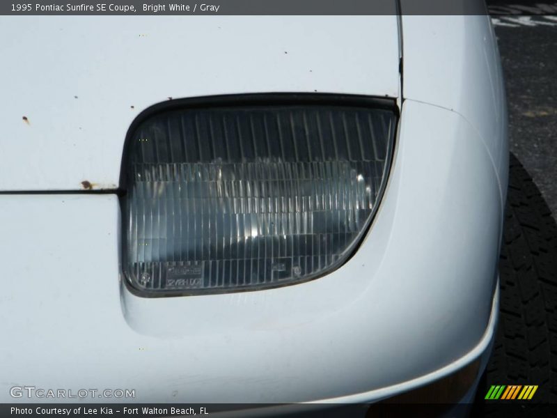Bright White / Gray 1995 Pontiac Sunfire SE Coupe
