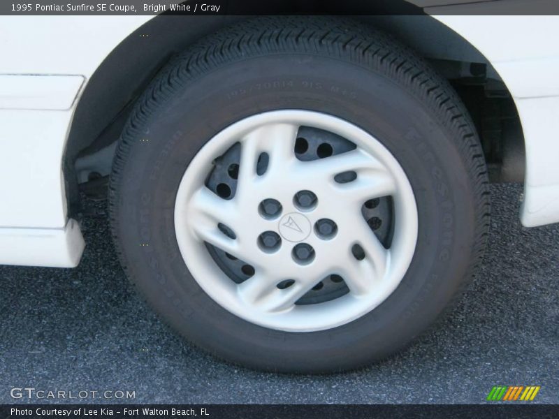 Bright White / Gray 1995 Pontiac Sunfire SE Coupe