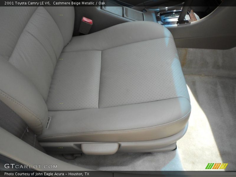 Cashmere Beige Metallic / Oak 2001 Toyota Camry LE V6