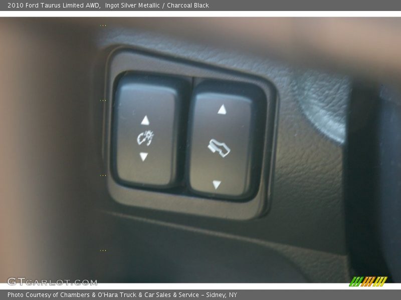 Ingot Silver Metallic / Charcoal Black 2010 Ford Taurus Limited AWD