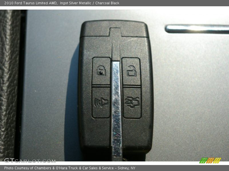 Ingot Silver Metallic / Charcoal Black 2010 Ford Taurus Limited AWD