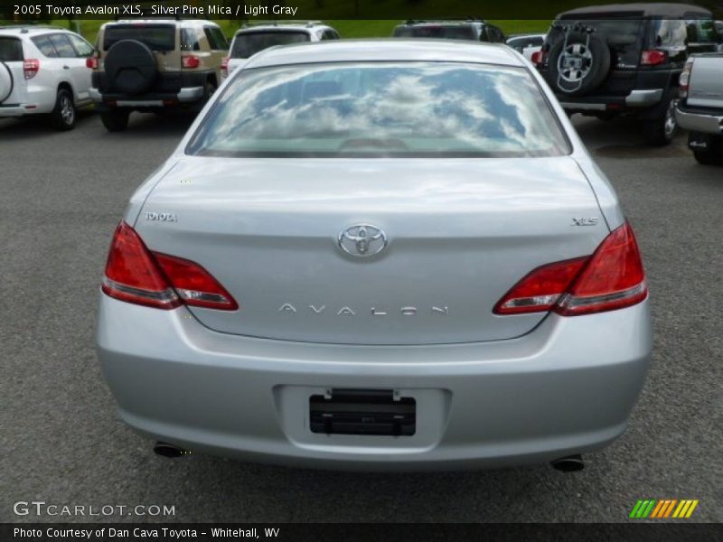 Silver Pine Mica / Light Gray 2005 Toyota Avalon XLS