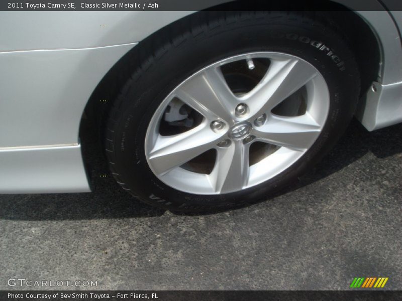 Classic Silver Metallic / Ash 2011 Toyota Camry SE