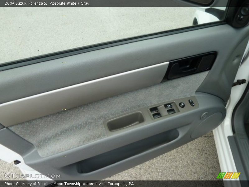 Absolute White / Gray 2004 Suzuki Forenza S