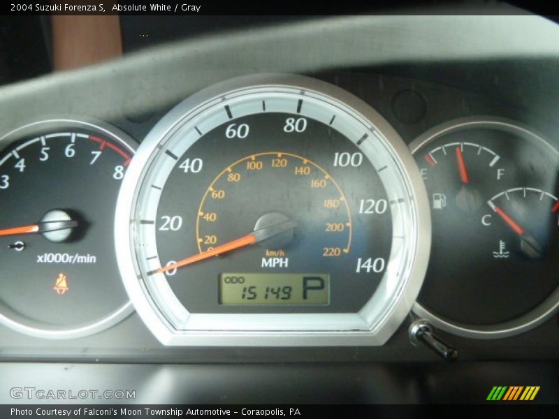 Absolute White / Gray 2004 Suzuki Forenza S