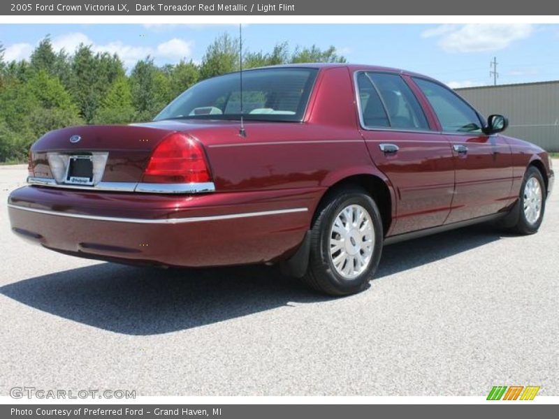 Dark Toreador Red Metallic / Light Flint 2005 Ford Crown Victoria LX