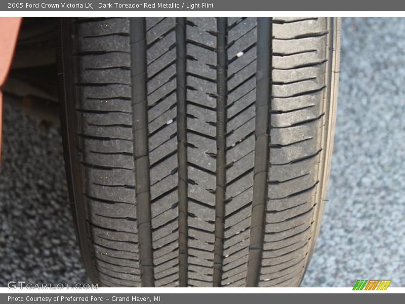 Dark Toreador Red Metallic / Light Flint 2005 Ford Crown Victoria LX
