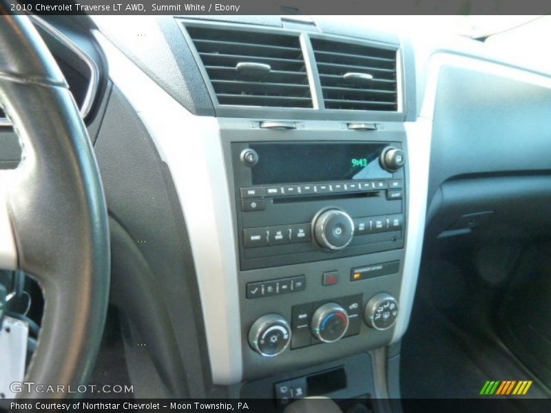 Summit White / Ebony 2010 Chevrolet Traverse LT AWD