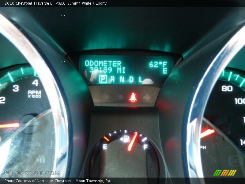 Summit White / Ebony 2010 Chevrolet Traverse LT AWD