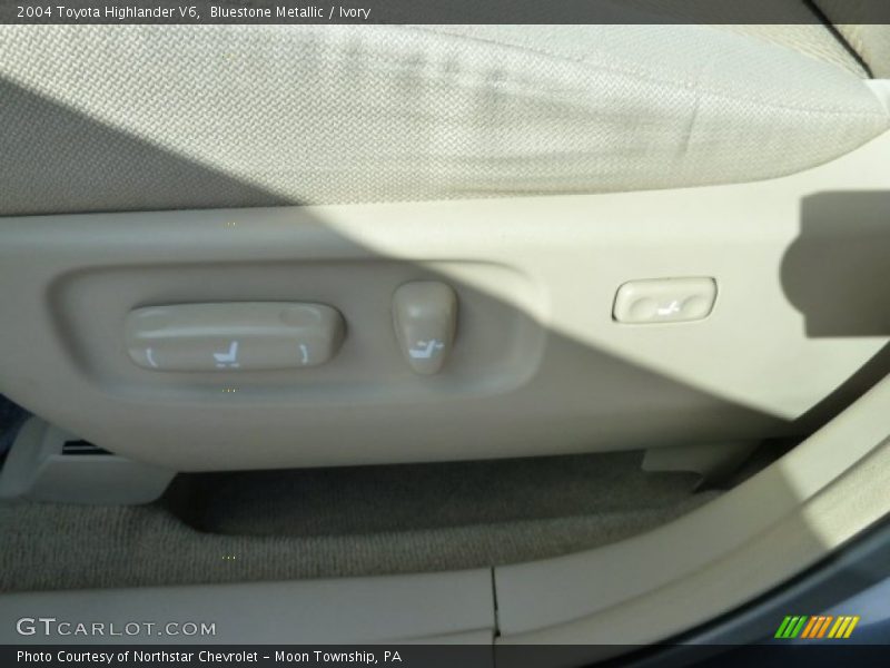 Bluestone Metallic / Ivory 2004 Toyota Highlander V6