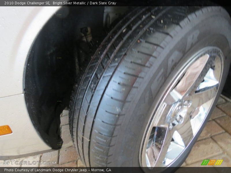 Bright Silver Metallic / Dark Slate Gray 2010 Dodge Challenger SE