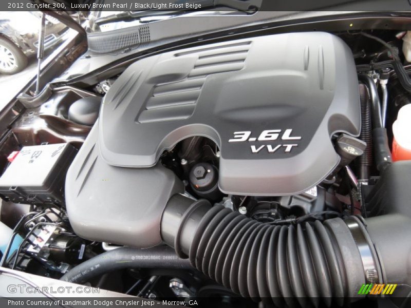 Luxury Brown Pearl / Black/Light Frost Beige 2012 Chrysler 300