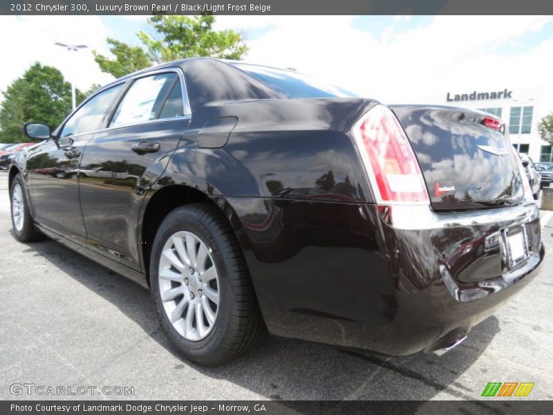Luxury Brown Pearl / Black/Light Frost Beige 2012 Chrysler 300