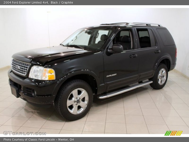 Front 3/4 View of 2004 Explorer Limited 4x4
