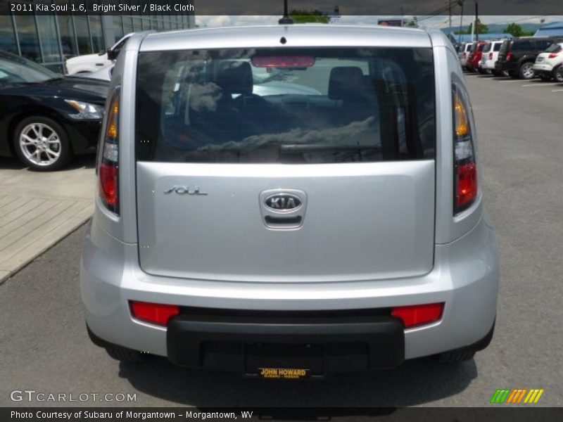 Bright Silver / Black Cloth 2011 Kia Soul 1.6