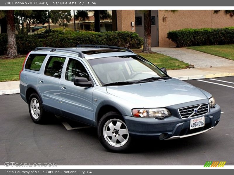 Front 3/4 View of 2001 V70 XC AWD