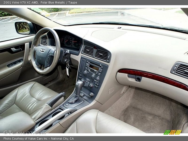 Dashboard of 2001 V70 XC AWD