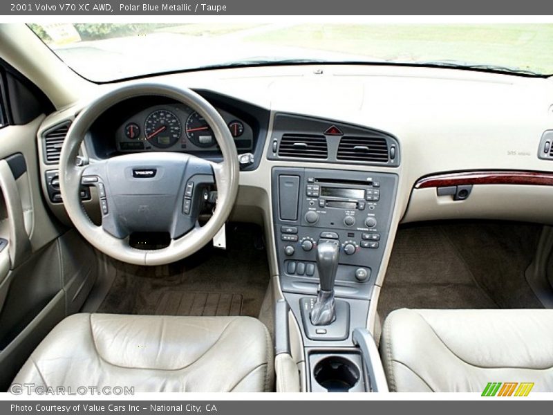 Dashboard of 2001 V70 XC AWD