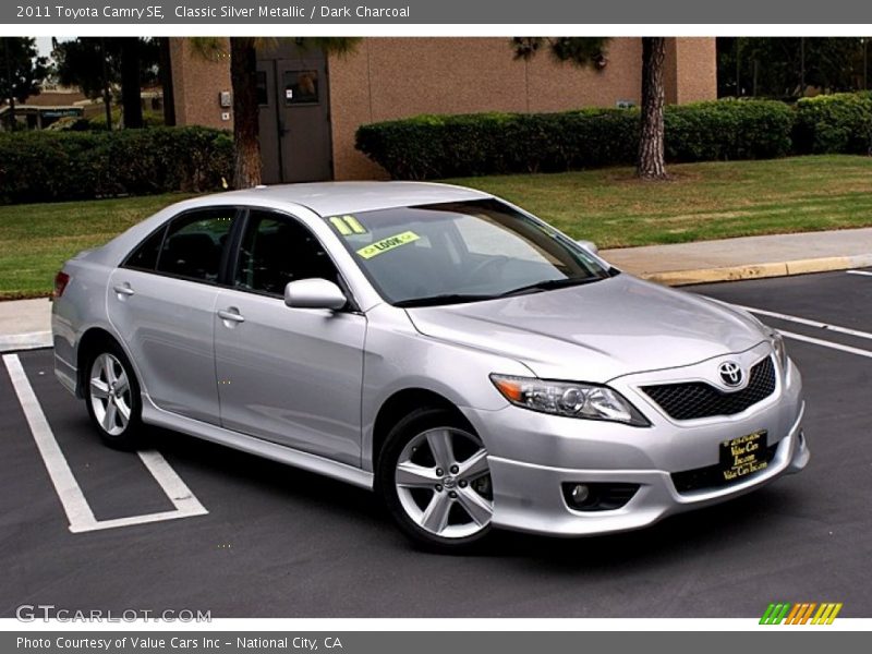 Front 3/4 View of 2011 Camry SE