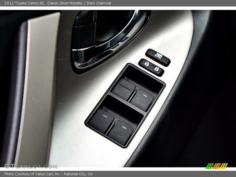 Controls of 2011 Camry SE