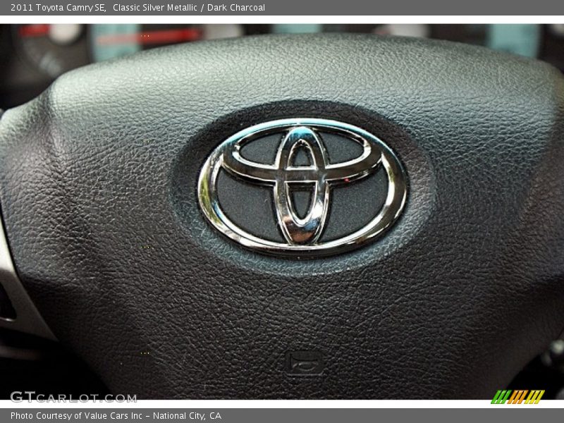Classic Silver Metallic / Dark Charcoal 2011 Toyota Camry SE