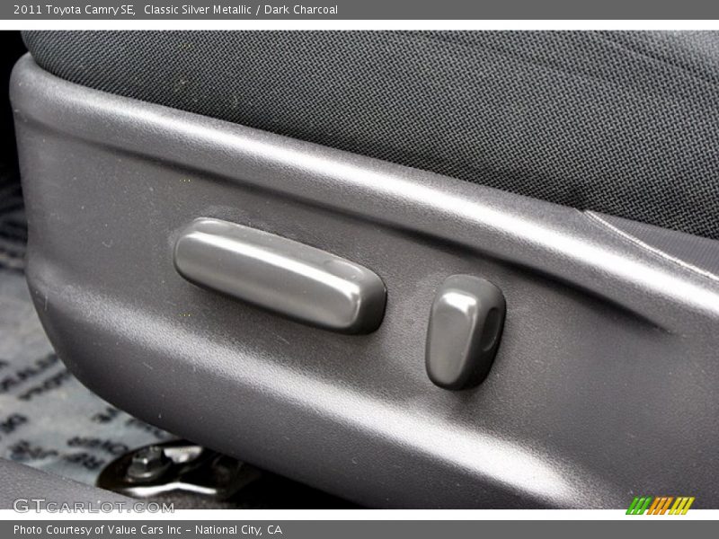 Classic Silver Metallic / Dark Charcoal 2011 Toyota Camry SE