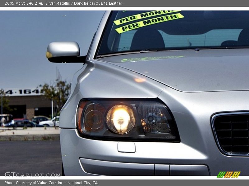 Silver Metallic / Dark Beige/Quartz Leather 2005 Volvo S40 2.4i