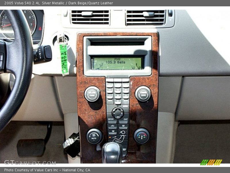 Silver Metallic / Dark Beige/Quartz Leather 2005 Volvo S40 2.4i