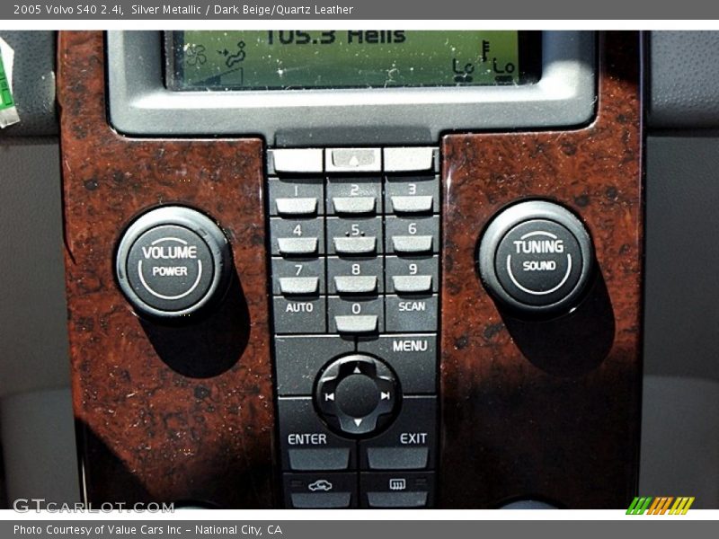 Controls of 2005 S40 2.4i