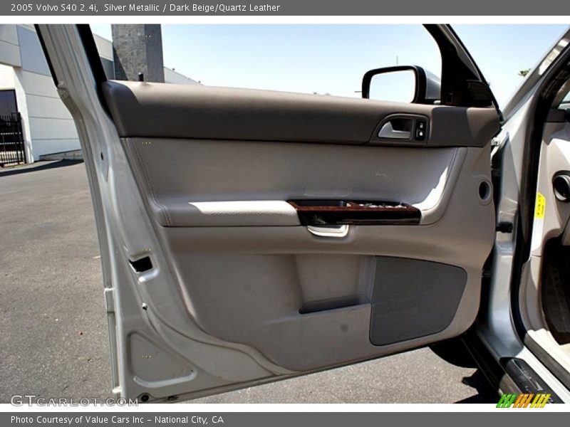 Silver Metallic / Dark Beige/Quartz Leather 2005 Volvo S40 2.4i
