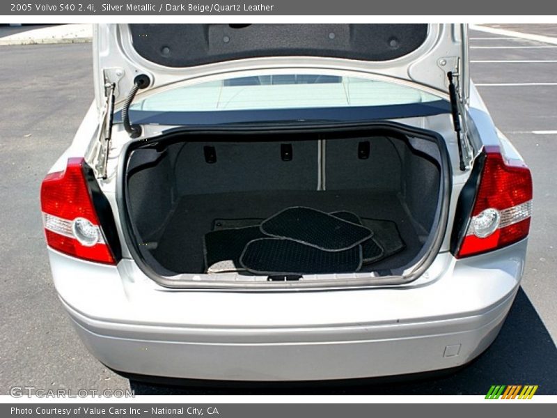 Silver Metallic / Dark Beige/Quartz Leather 2005 Volvo S40 2.4i