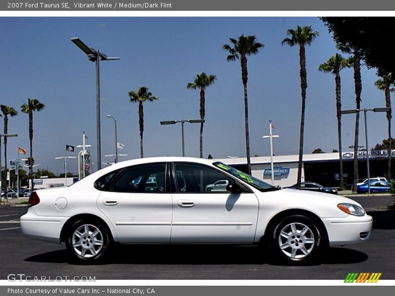 Vibrant White / Medium/Dark Flint 2007 Ford Taurus SE