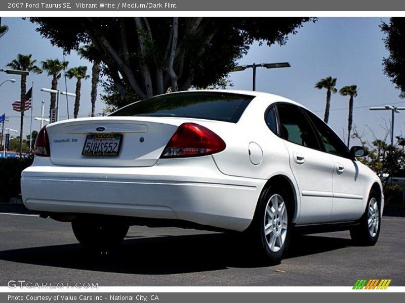 Vibrant White / Medium/Dark Flint 2007 Ford Taurus SE
