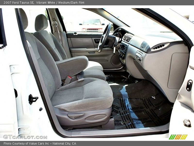 Vibrant White / Medium/Dark Flint 2007 Ford Taurus SE