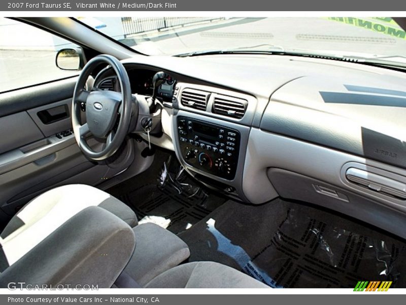 Vibrant White / Medium/Dark Flint 2007 Ford Taurus SE