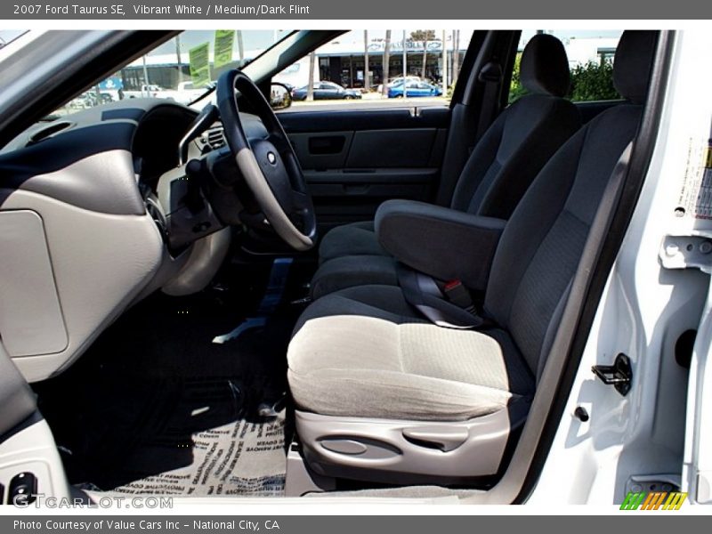 Vibrant White / Medium/Dark Flint 2007 Ford Taurus SE