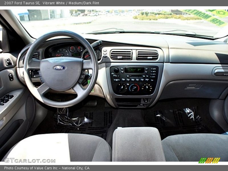 Vibrant White / Medium/Dark Flint 2007 Ford Taurus SE
