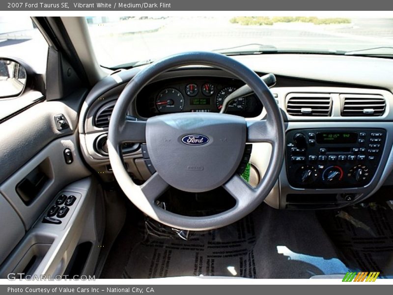 Vibrant White / Medium/Dark Flint 2007 Ford Taurus SE