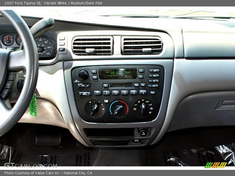 Vibrant White / Medium/Dark Flint 2007 Ford Taurus SE