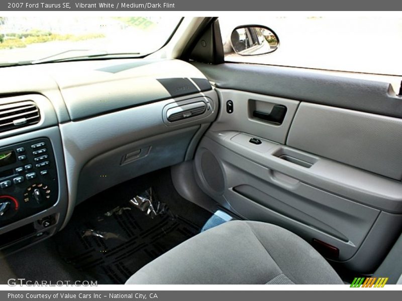 Vibrant White / Medium/Dark Flint 2007 Ford Taurus SE