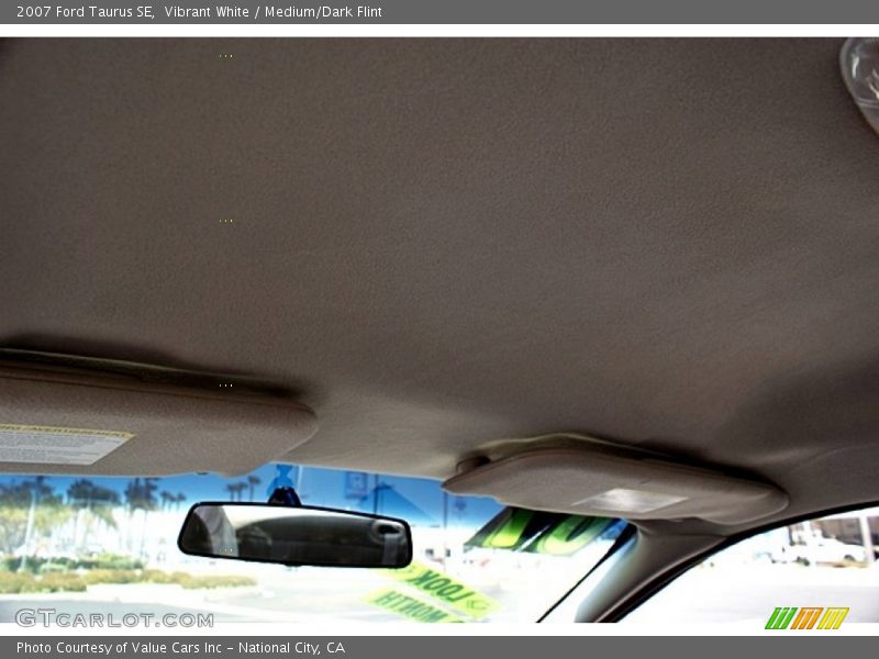 Vibrant White / Medium/Dark Flint 2007 Ford Taurus SE