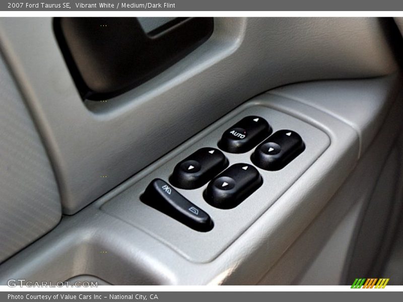 Vibrant White / Medium/Dark Flint 2007 Ford Taurus SE