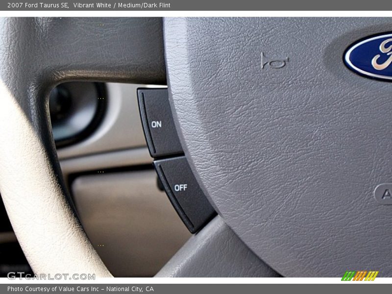 Vibrant White / Medium/Dark Flint 2007 Ford Taurus SE