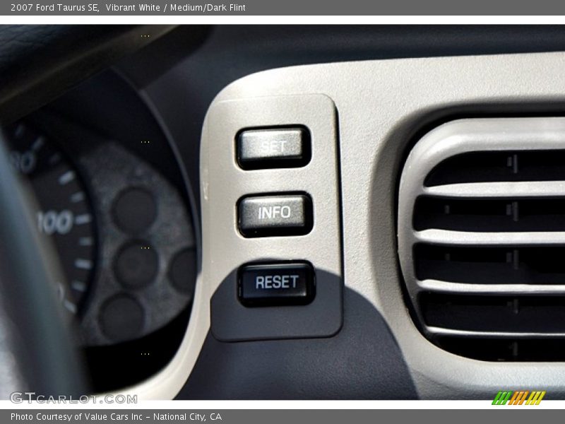 Vibrant White / Medium/Dark Flint 2007 Ford Taurus SE